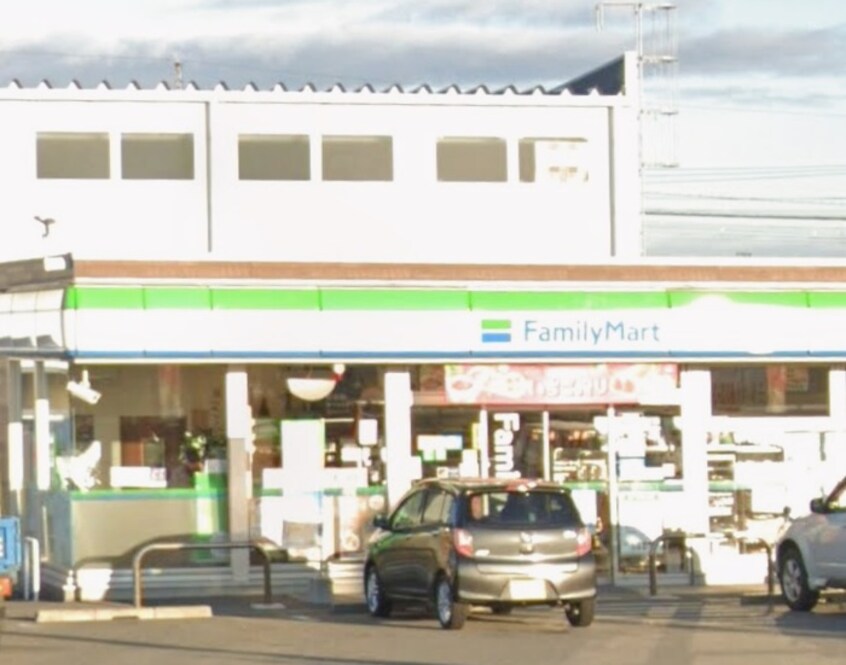 ファミリーマート(コンビニ)まで350m トマセイア