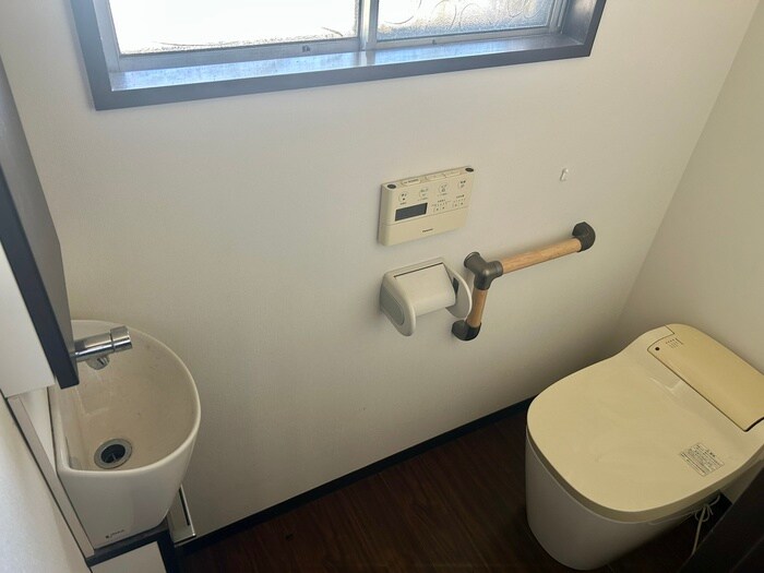 トイレ 六供町二丁目貸家