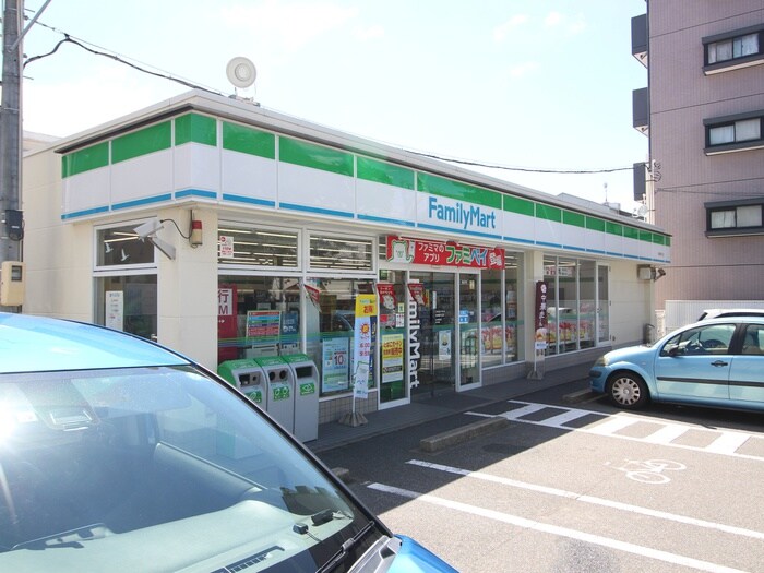 ファミリーマート名東藤が丘店(コンビニ)まで370m ア－ルズコ－ト本郷駅前