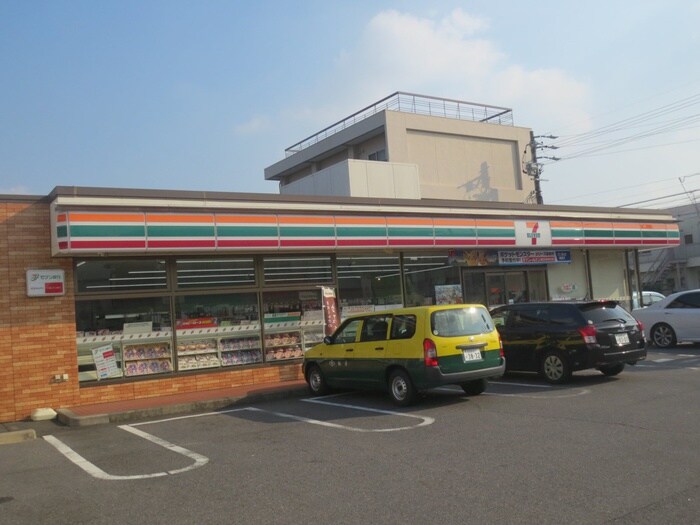 セブンイレブン(コンビニ)まで555m ＶＩＬＬＡ西本町