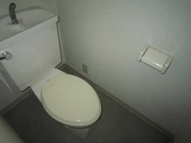 トイレ サンロ－ズ本町