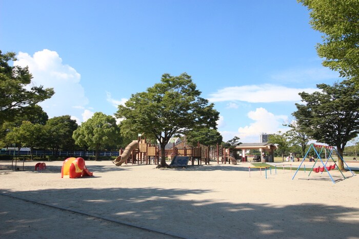 天王川公園(公園)まで300m カトルセゾン