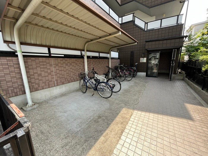 駐輪場 セレニ－ル 香流