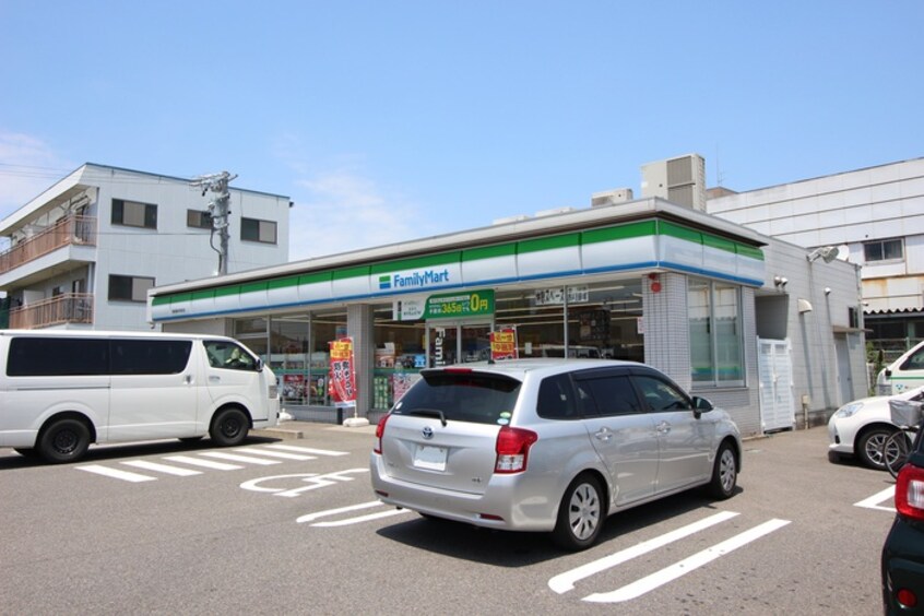 ファミリーマート新岩倉中本町店(コンビニ)まで250m ベルドミール