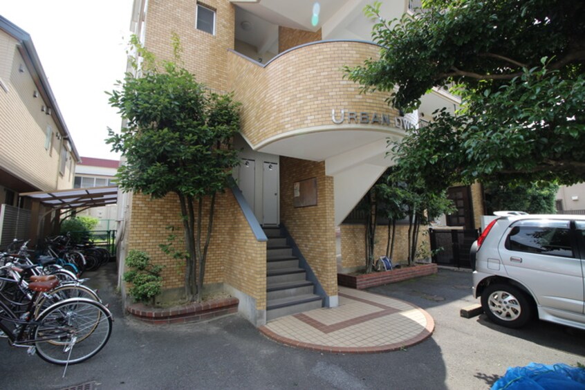 エントランス部分 ア－バンドエル荒田