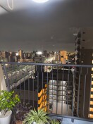 室内からの展望 ｻﾝﾍﾞｱ-ﾏﾝｼｮﾝ金山（1305）