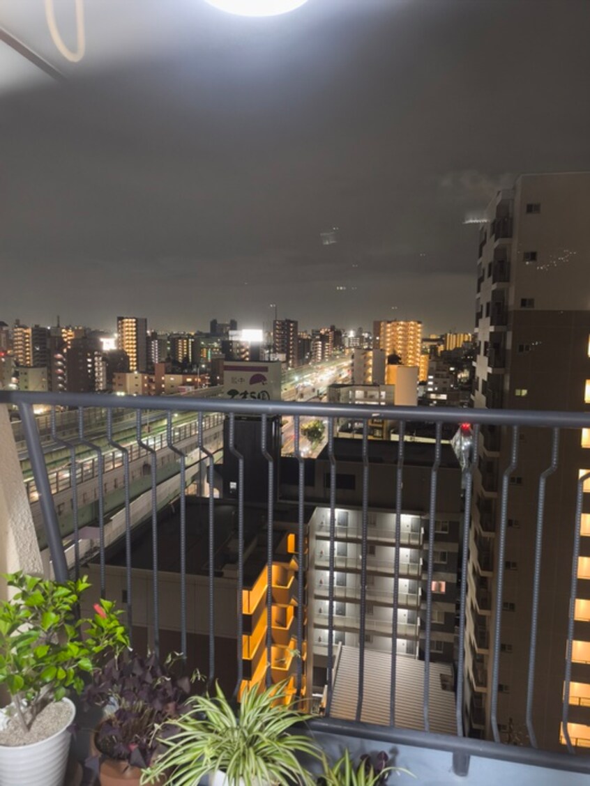 室内からの展望 ｻﾝﾍﾞｱ-ﾏﾝｼｮﾝ金山（1305）