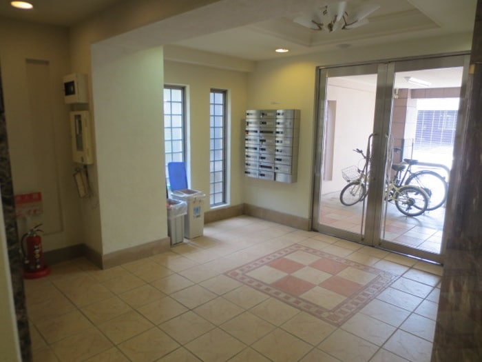 エントランス部分 ア－ルズコ－ト葵