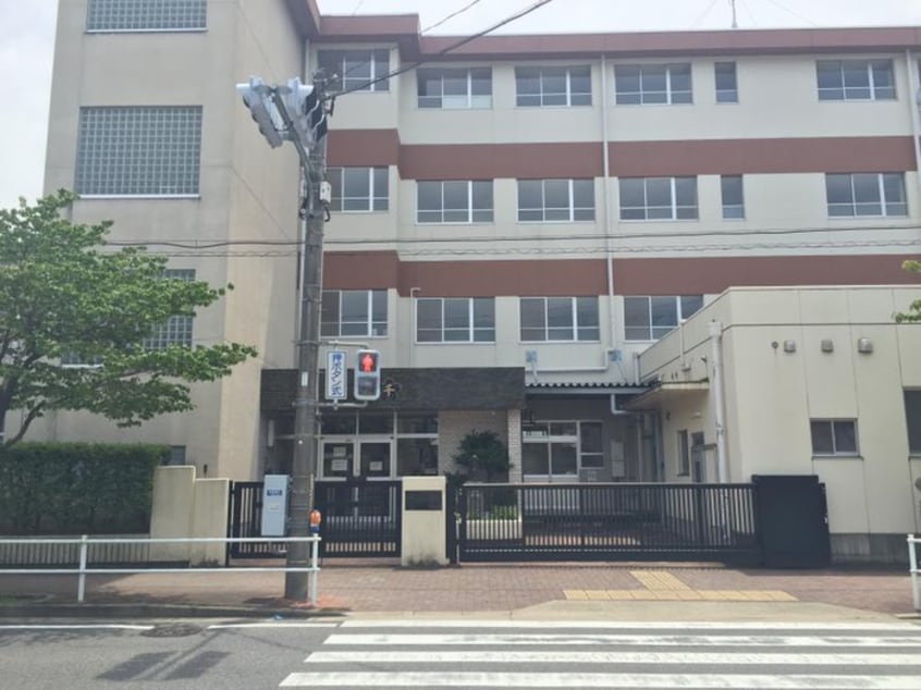 千種小学校(小学校)まで376m マノアール今池