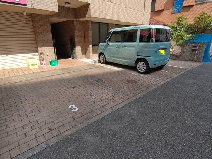 駐車場 新栄サンハイツ