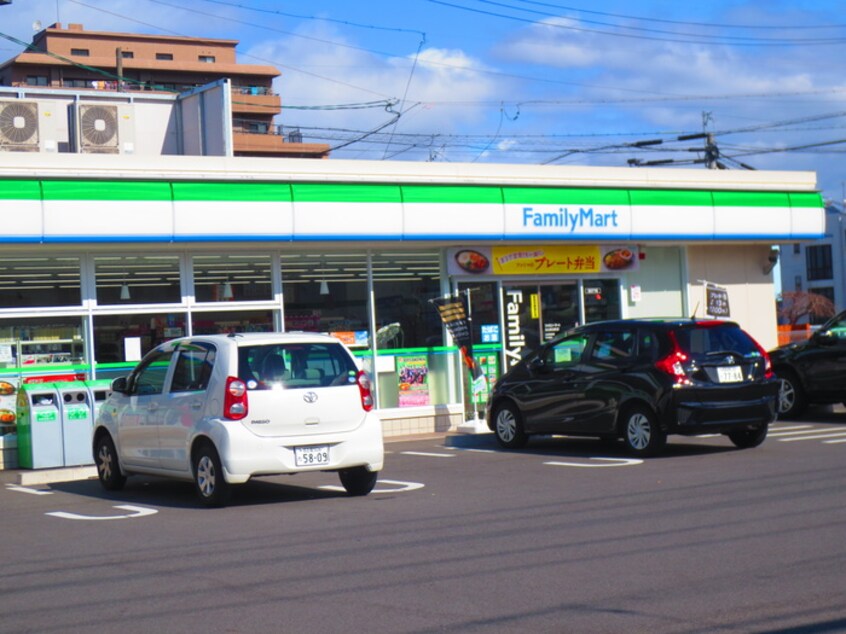 FamilyMart　名北新沼町店(コンビニ)まで59m ラ・ブリエ