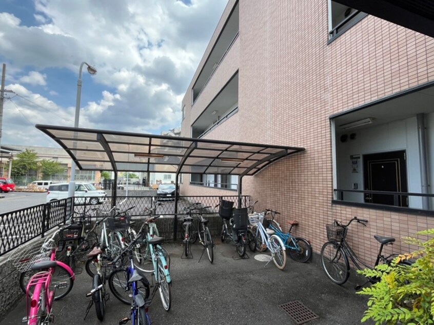 駐輪場 グローリアス松山