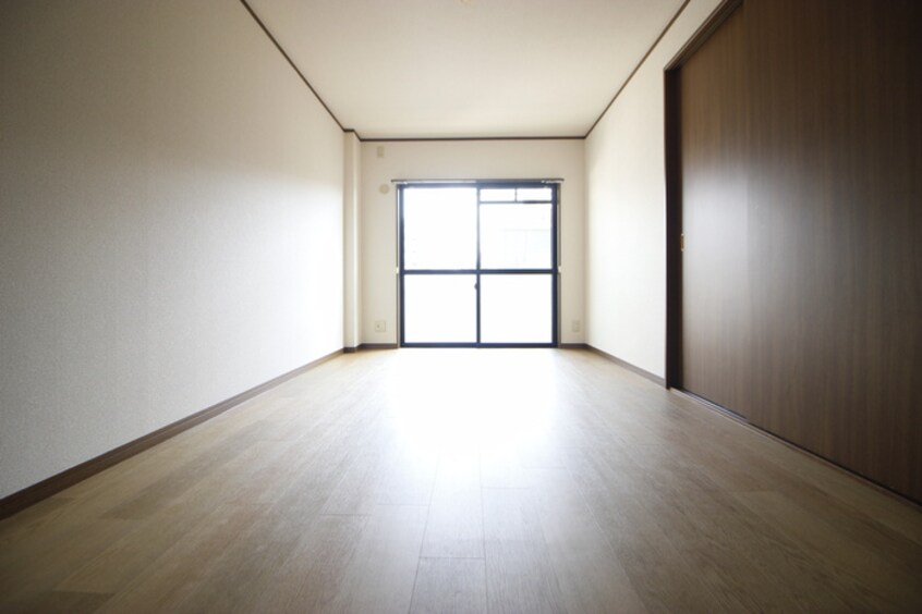 居室 グローリアス松山