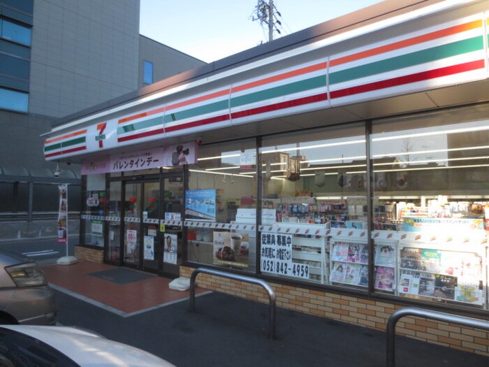 セブン-イレブン 名古屋瑞穂区役所前店(コンビニ)まで400m カーサ・ソロチョウ