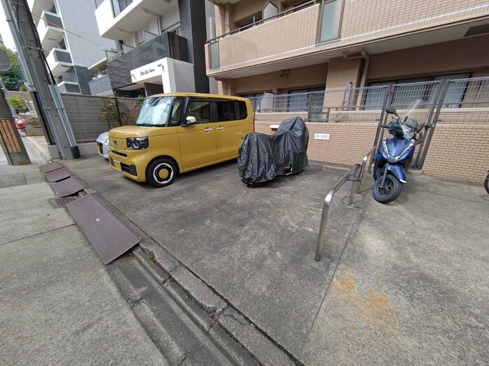 駐車場 ﾗｲｵﾝｽﾞﾏﾝｼｮﾝ泉第2（902）