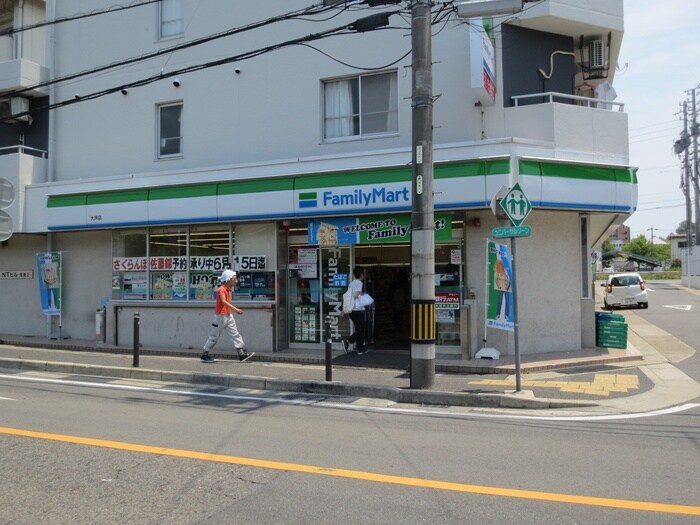 ファミリーマート大坪店(コンビニ)まで560m アビタシオン八事