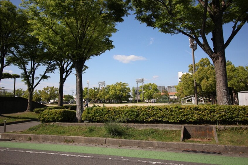 六名公園(公園)まで550m 畔柳ハイツ