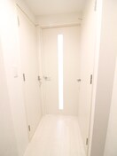 廊下 VERITAS SHIRAKANE