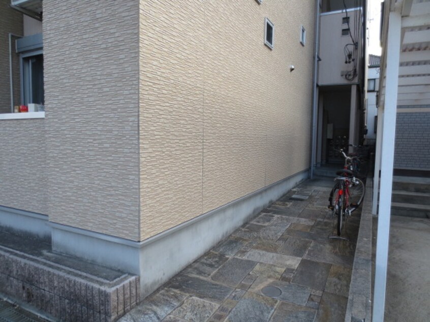 エントランス部分 ピノ・ノワール新守山