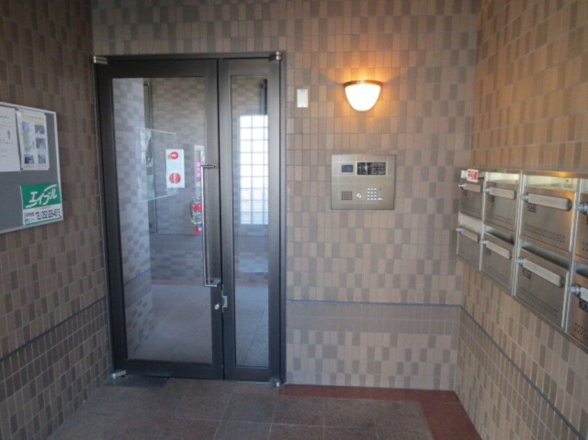 エントランス部分 クオーレ佐千原