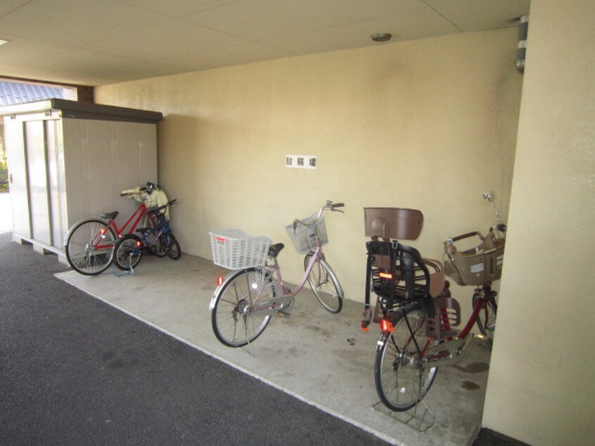 駐輪場 クオーレ佐千原