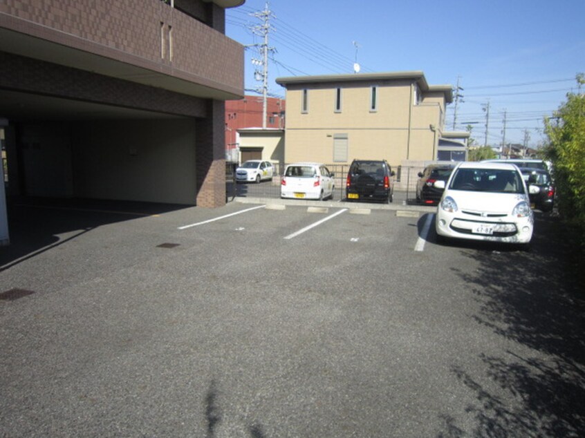 駐車場 クオーレ佐千原