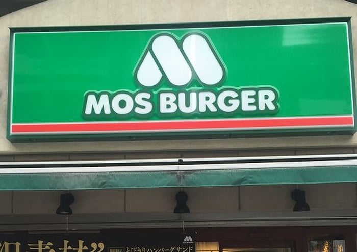 モスバーガー岩塚店(ファストフード)まで1600m シャンポ－ルＫⅡ