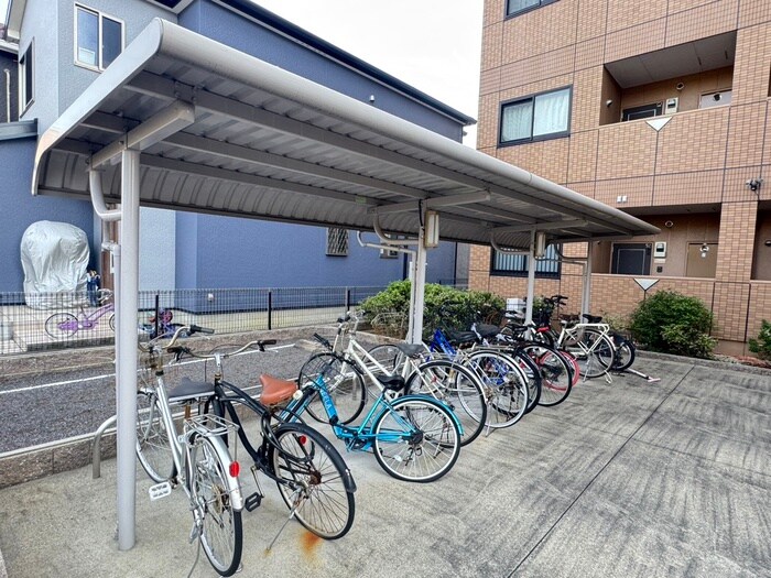 駐輪場 ガ－デン鏡池