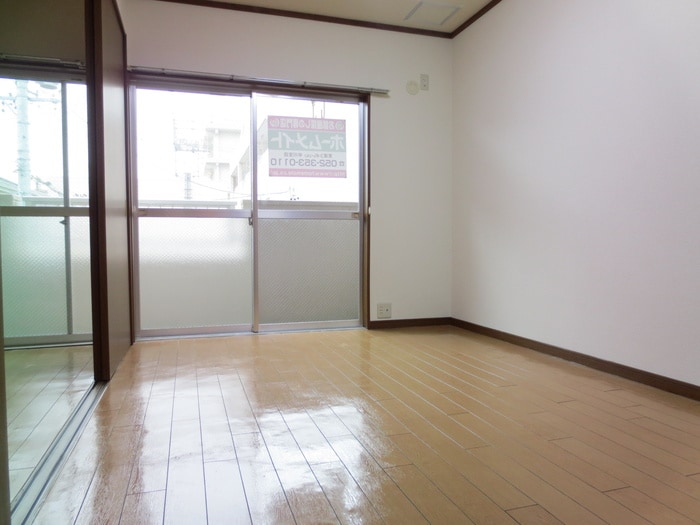 居室 エスポアロイヤル