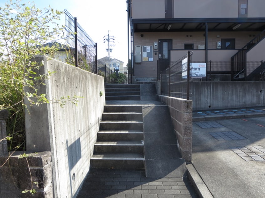 エントランス部分 エスブル－ム・アイ