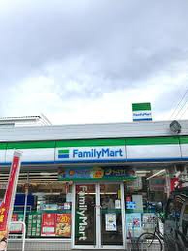ファミリーマート楠一丁目店(コンビニ)まで330m パストラルⅠ