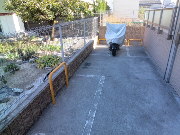 バイク置き場 フロンティアＵ