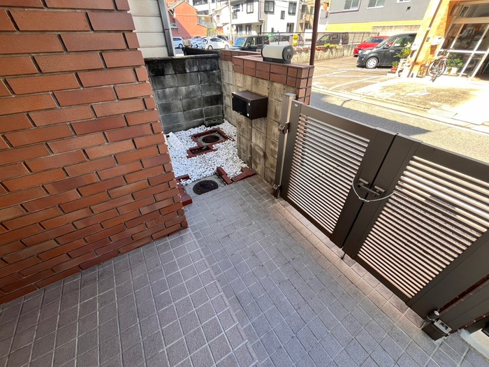 エントランス部分 泉3丁目戸建