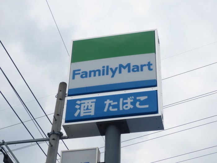 ファミリーマート(コンビニ)まで490m ヴェルドミールＫ