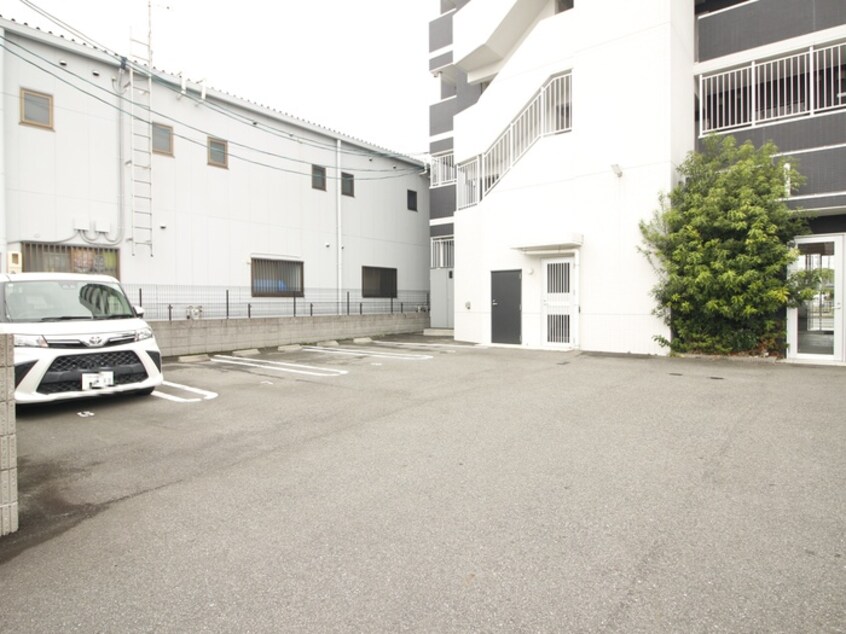 駐車場 フローラ草平