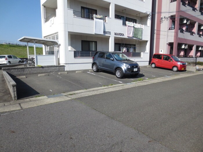 駐車場 ホワイトマンション