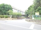 蟹江町立学戸小学校(小学校)まで880m サザンクロススクエア