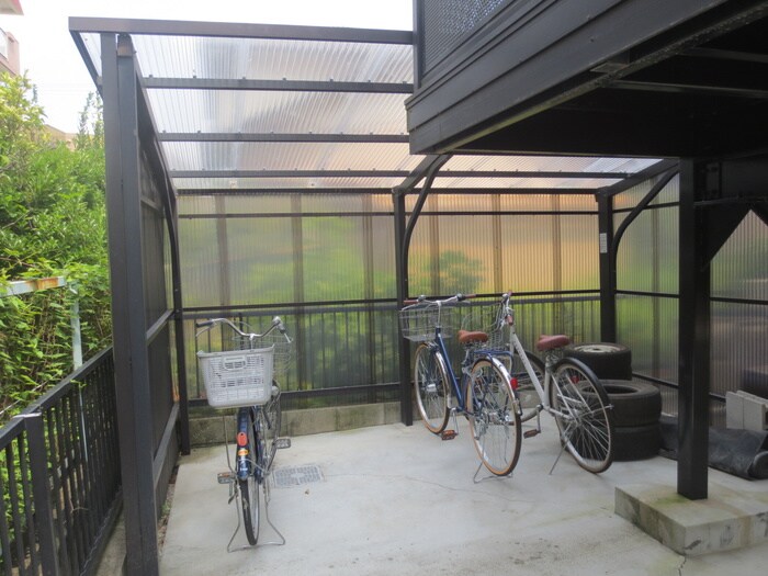 駐輪場 フォ－ブル葵