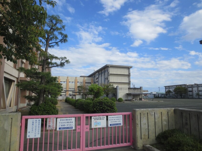 北方小学校(小学校)まで603m ウィンピア北方