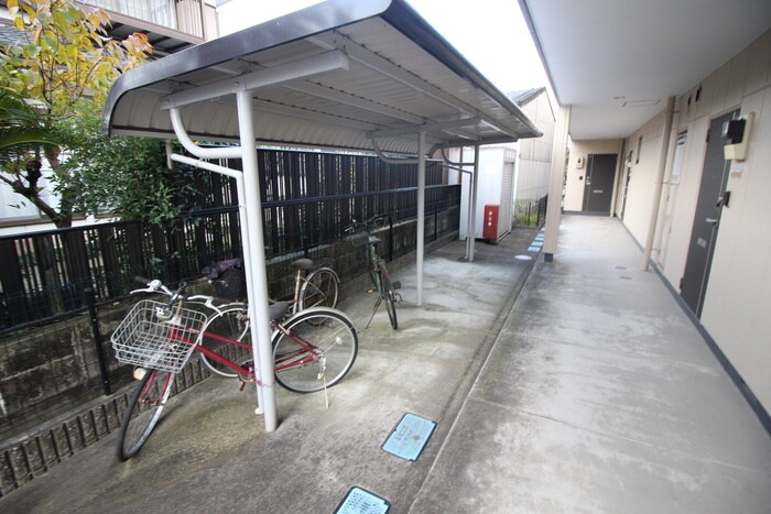 駐輪場 ハピネス本郷