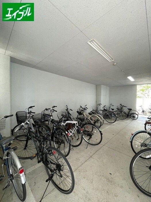 駐輪場 ルラシオン阿由知通