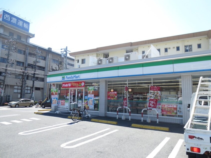 ファミリーマート砂田橋5丁目店(コンビニ)まで400m S-RESIDENCE茶屋ヶ坂