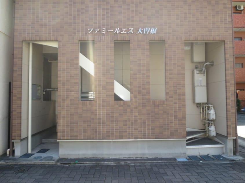 エントランス部分 ファミ－ル・エス大曽根