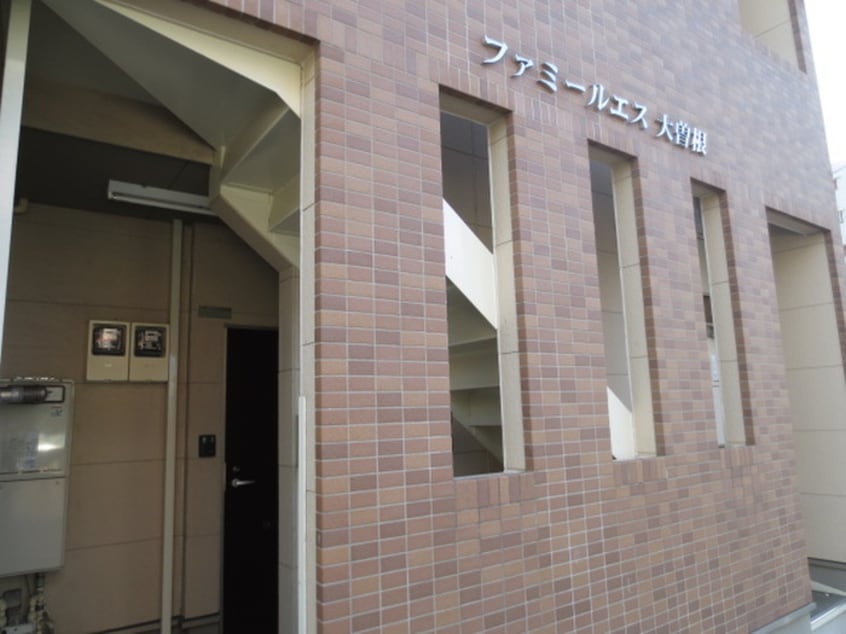 エントランス部分 ファミ－ル・エス大曽根