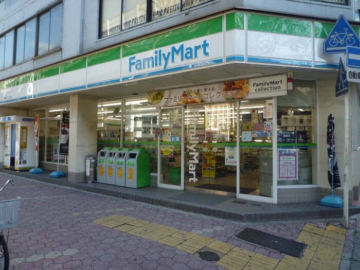 ファミリーマート(コンビニ)まで134m カレント新栄