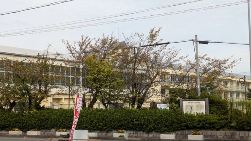 拳母小学校(小学校)まで900m 小坂プリンシア