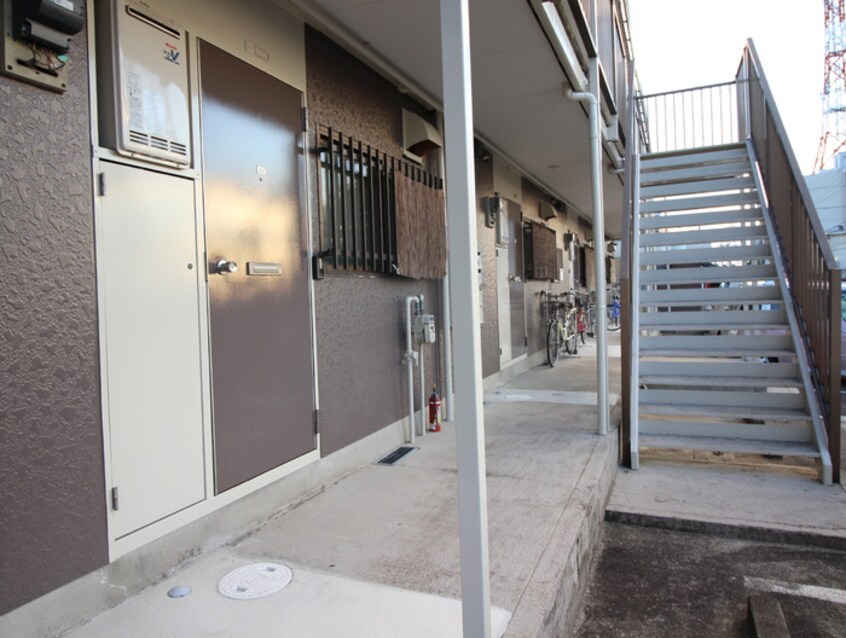 エントランス部分 クレスト岩倉