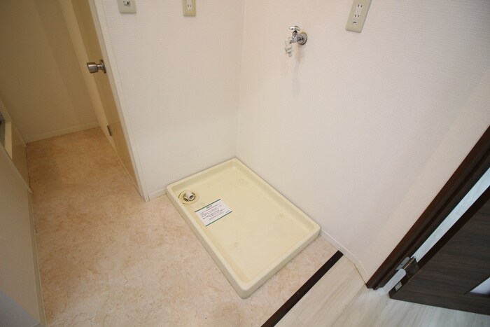 洗濯機置場 クレスト岩倉