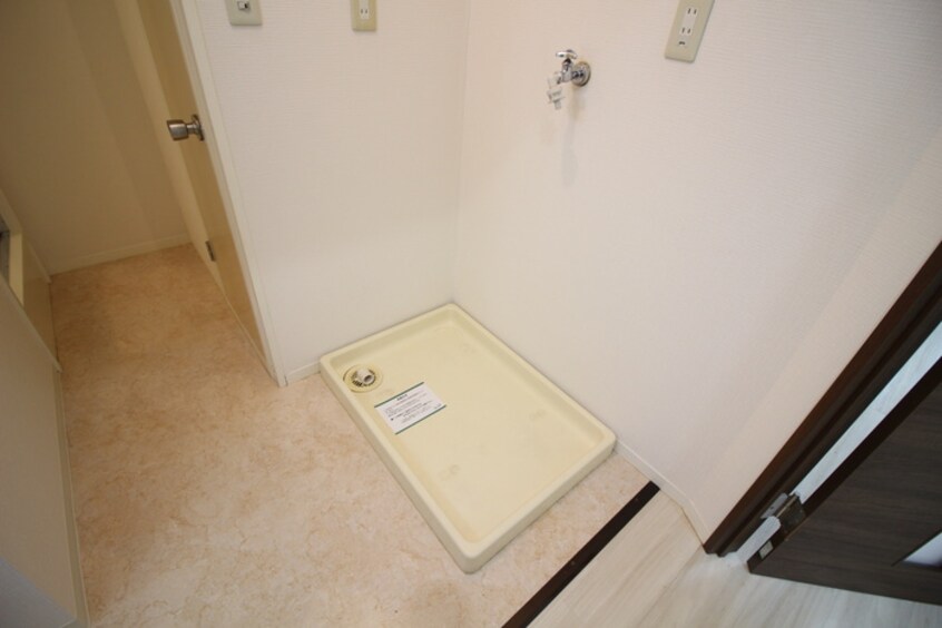 洗濯機置場 クレスト岩倉