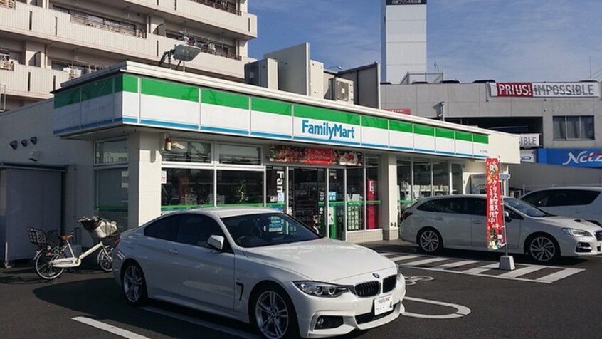 ファミリーマート 名北辻町二丁目店(コンビニ)まで700m フロレア－ルⅠ